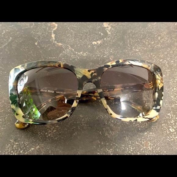 Miu Miu tortoiseshell sunglasses with dust bag and case - Picture 5 of 14